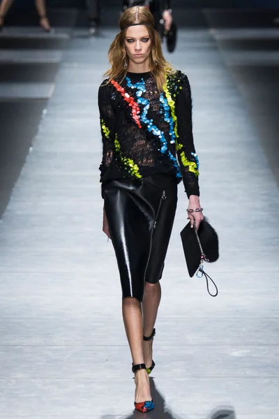 Look 50